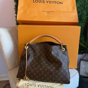 Louis Vuitton artsy 2018